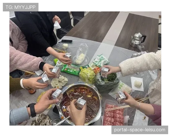 温情时刻：主队为客队远征球迷提供免费热饮抵御严寒