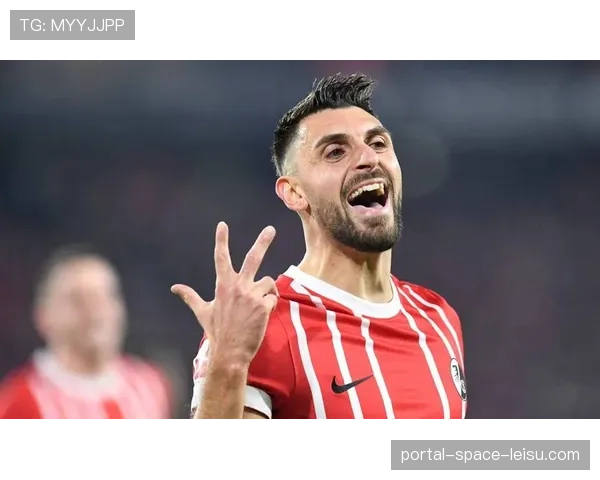 弗赖堡边后卫内收形成五后卫，限制对手传中效率