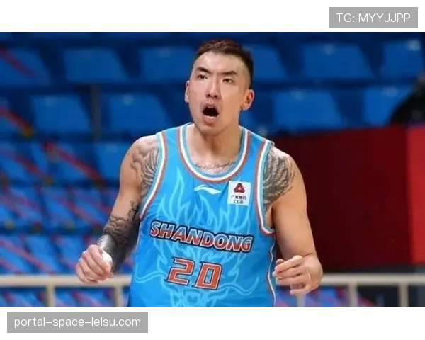 赛点局终场哨响，山东老将陶汉林趴在地板上痛哭，全场球迷高呼MVP